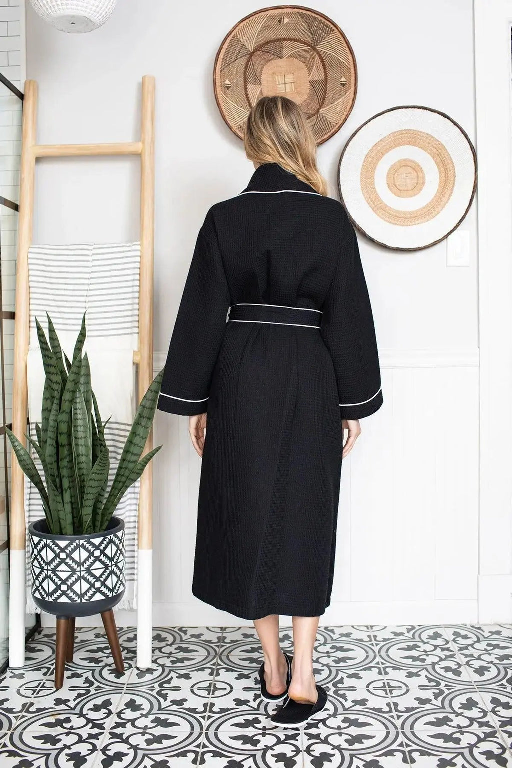 Women’s Waffle Piping Bathrobe – Lightweight Spa-Style Comfort Lotus Linen